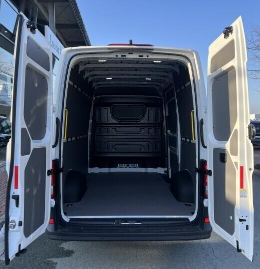 O121U02172_15.webp_Akční Crafter skříň 35 FWD SR 2,0  103 kW