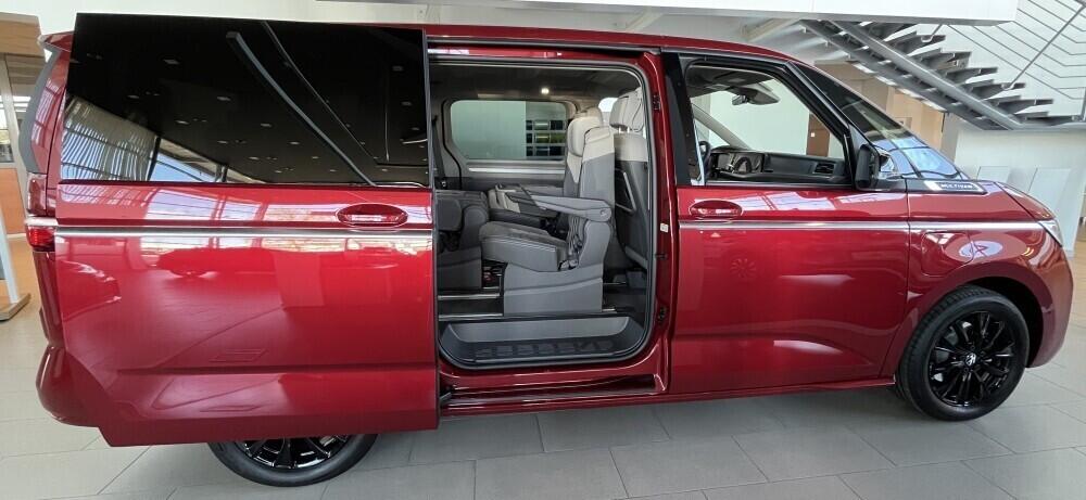 O121U02197_18.webp_Akční Multivan Long Style 1,5TSI PHEV 4M 130 kW  6 DSG Plug-in hybrid