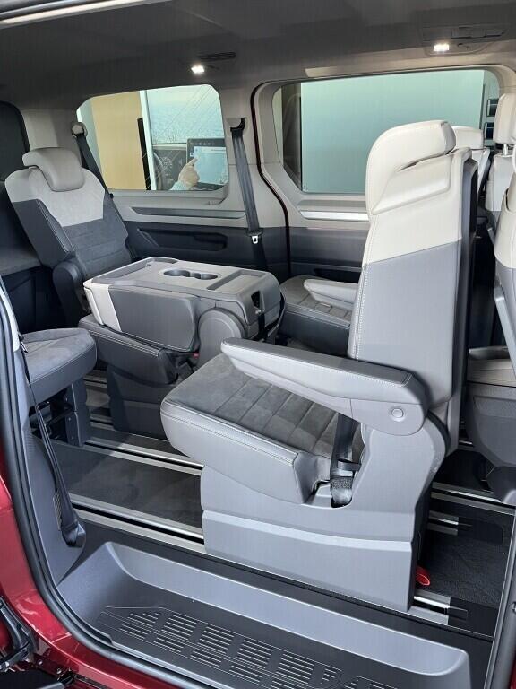 O121U02197_22.webp_Akční Multivan Long Style 1,5TSI PHEV 4M 130 kW  6 DSG Plug-in hybrid