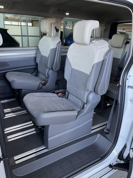 O121U02198_21.webp_Akční Multivan Long Life 1,5 TSI PHEV 4M DSG 180 kW