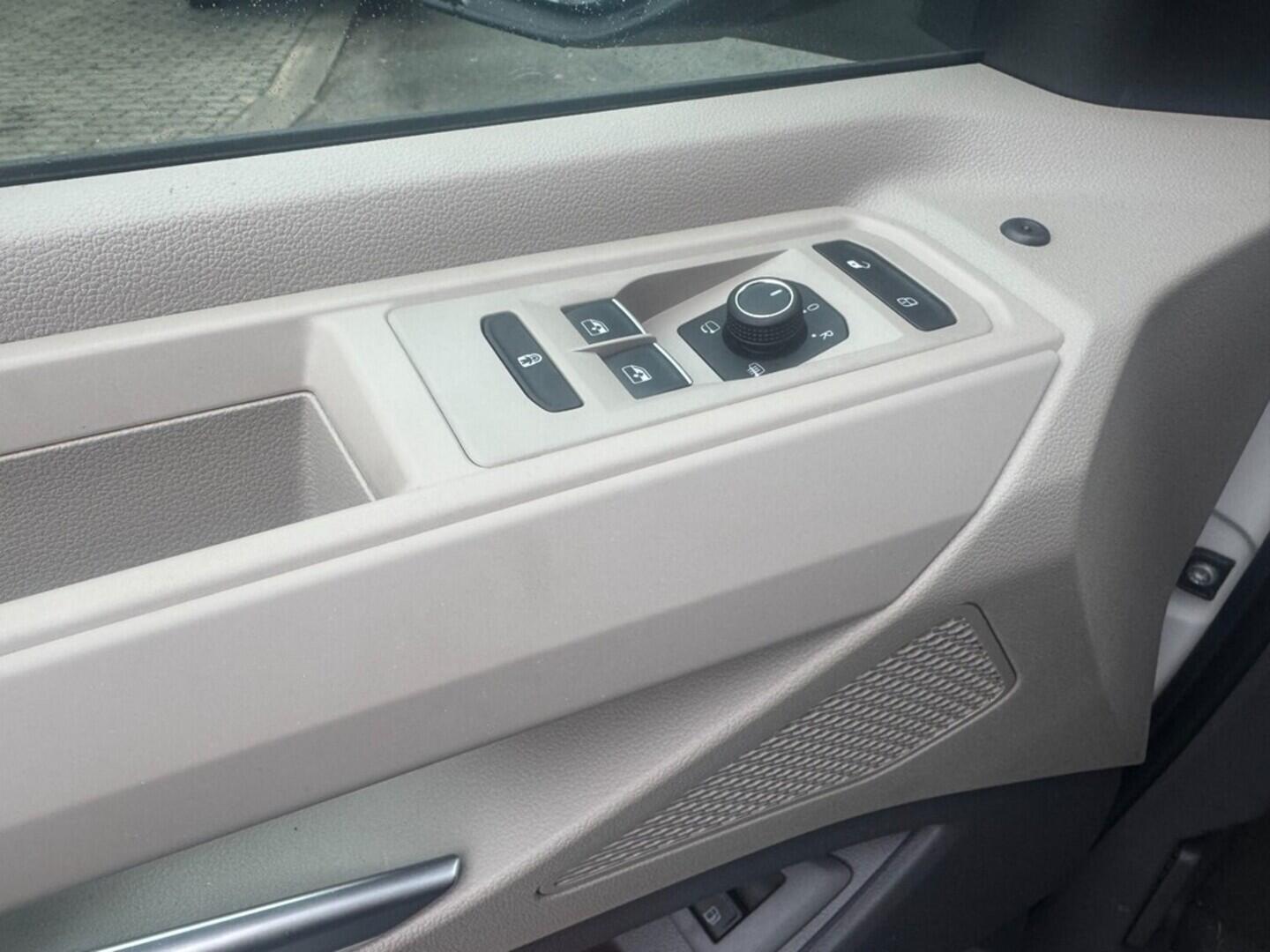 O121U02199_23.webp_Akční Multivan Long Life 1,5 TSI PHEV 4M DSG 180 kW