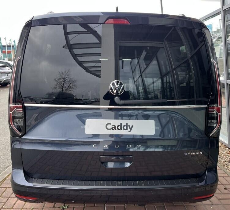 O121U02201_14.webp_Akční Caddy Maxi Style 1,5 TSI PHEV 85 kW