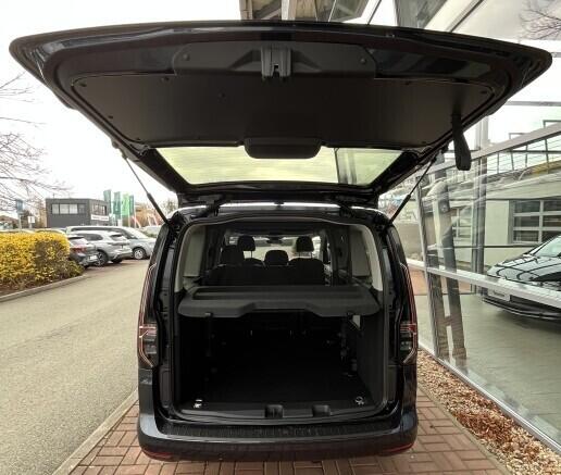 O121U02201_15.webp_Akční Caddy Maxi Style 1,5 TSI PHEV 85 kW