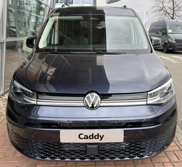 O121U02201_18.webp_Akční Caddy Maxi Style 1,5 TSI PHEV 85 kW