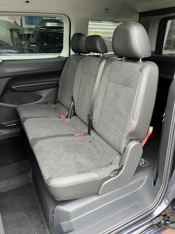 O121U02201_19.webp_Akční Caddy Maxi Style 1,5 TSI PHEV 85 kW