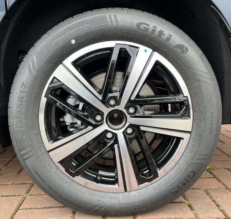 O121U02201_24.webp_Akční Caddy Maxi Style 1,5 TSI PHEV 85 kW