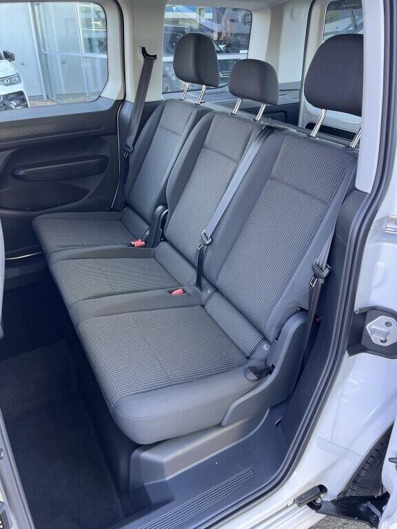 O121U02228_21.webp_Akční Caddy 2,0 TDI 75 kW