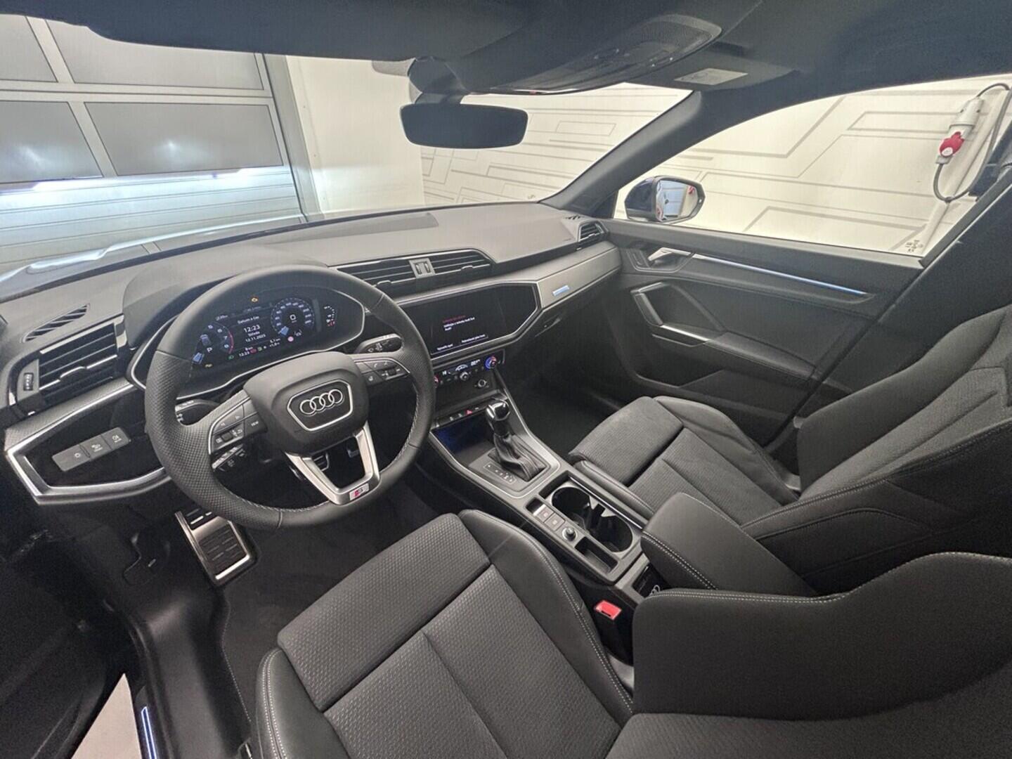 O131002406_19.webp_Q3 S line  35 TFSI 110 kW