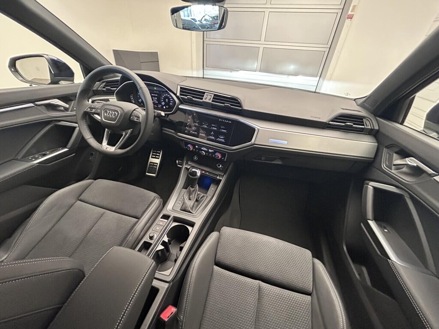 O131002406_20.webp_Q3 S line  35 TFSI 110 kW