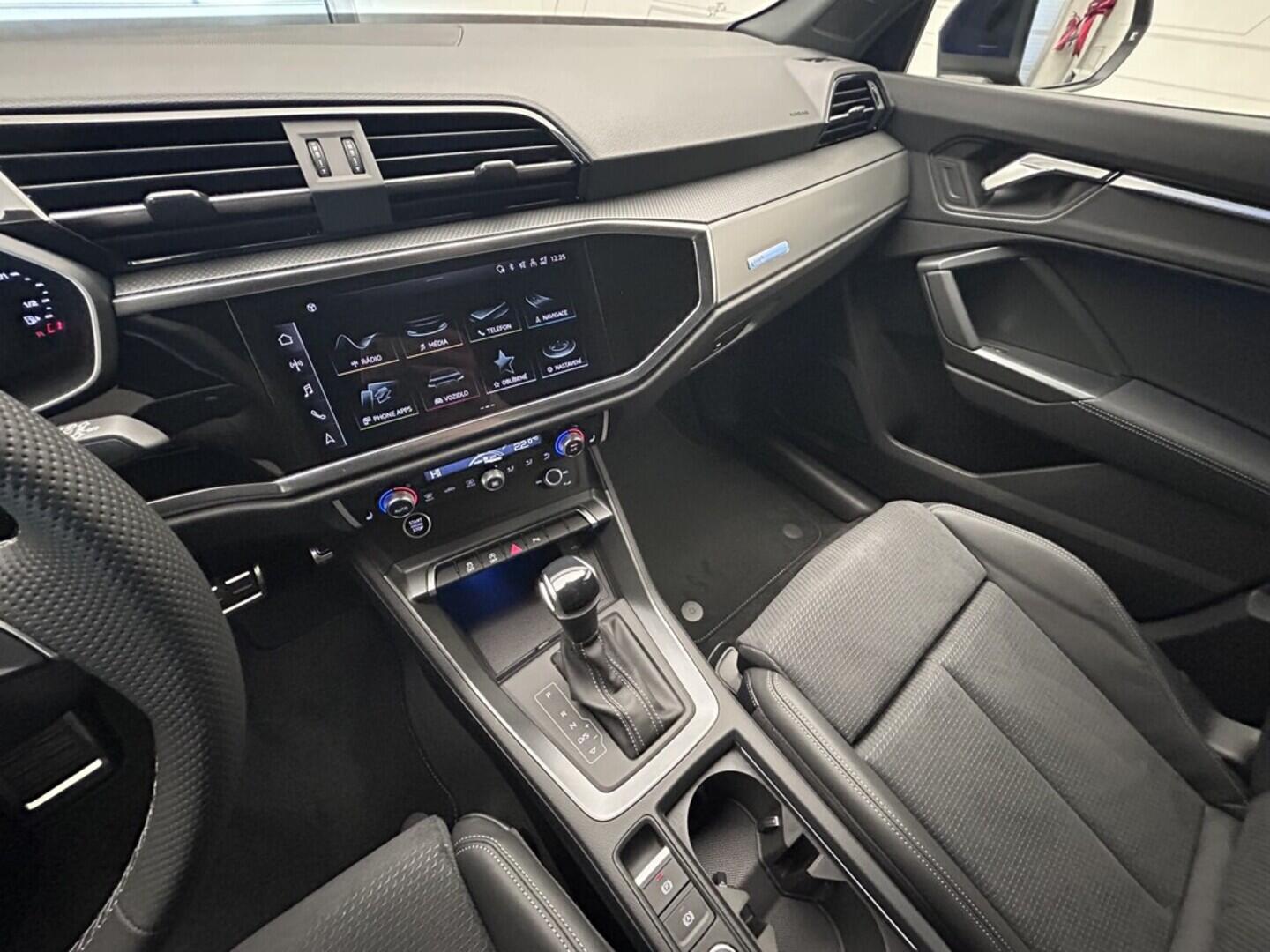 O131002406_22.webp_Q3 S line  35 TFSI 110 kW