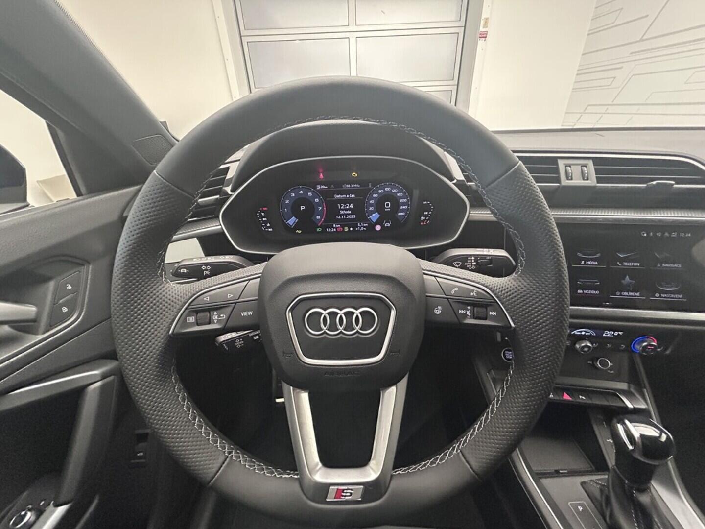 O131002406_23.webp_Q3 S line  35 TFSI 110 kW