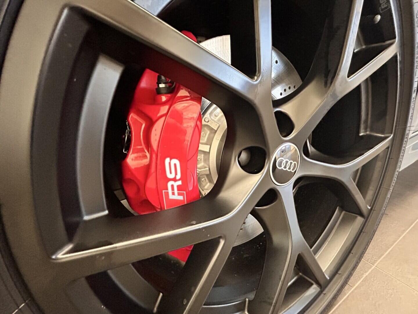 O131002419_19.webp_RS 3 Limuzína 2.5 TFSI 294 kW