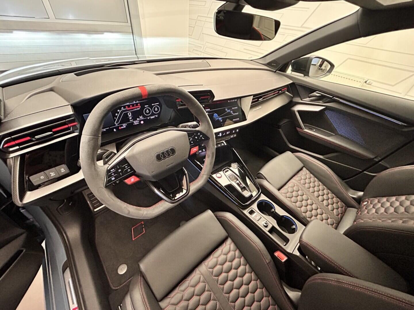 O131002419_20.webp_RS 3 Limuzína 2.5 TFSI 294 kW