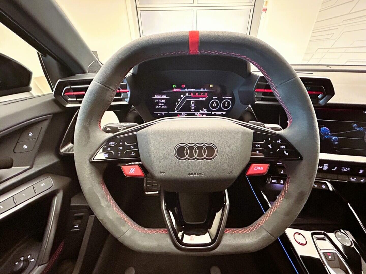 O131002419_22.webp_RS 3 Limuzína 2.5 TFSI 294 kW