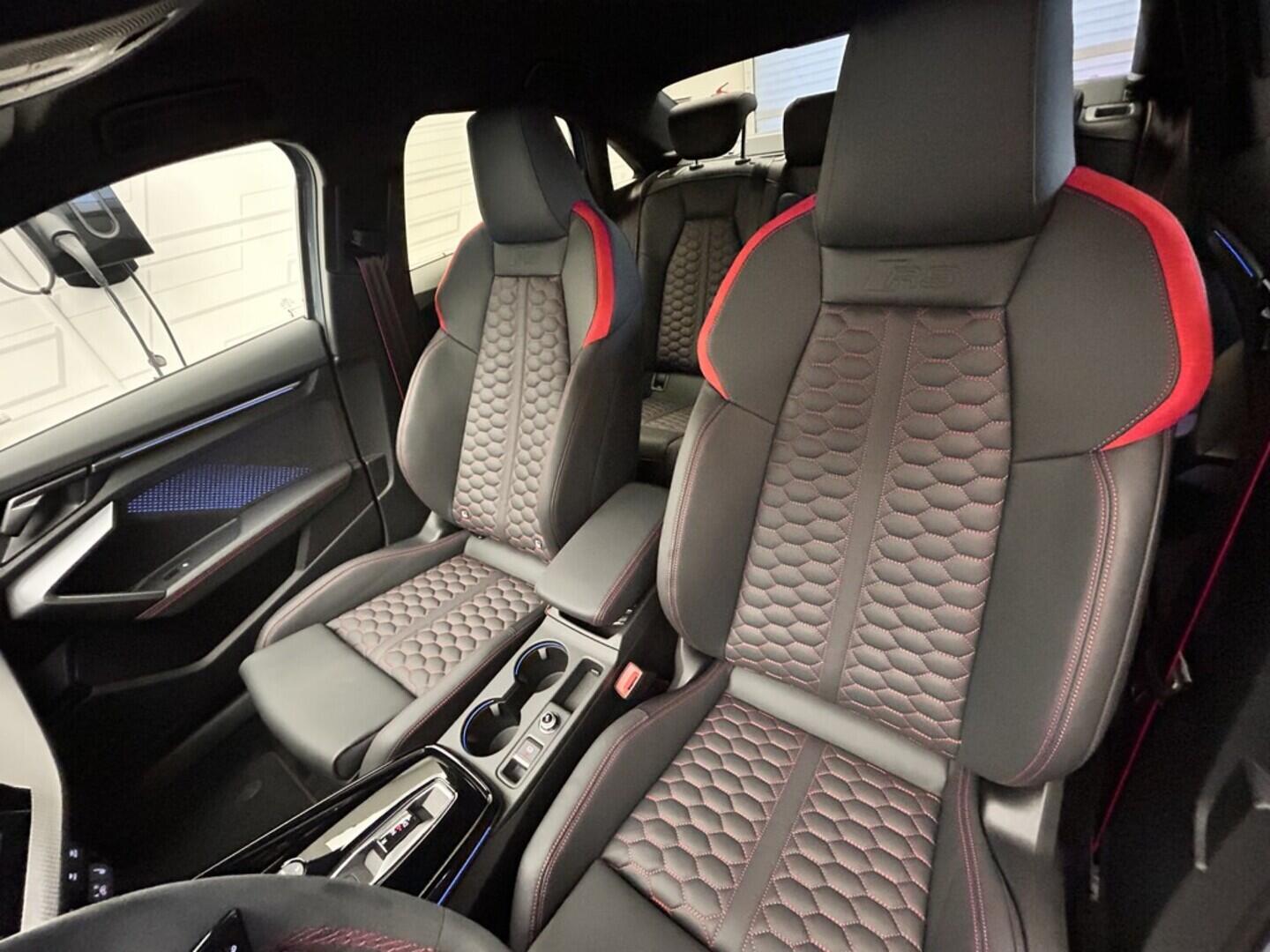 O131002419_26.webp_RS 3 Limuzína 2.5 TFSI 294 kW