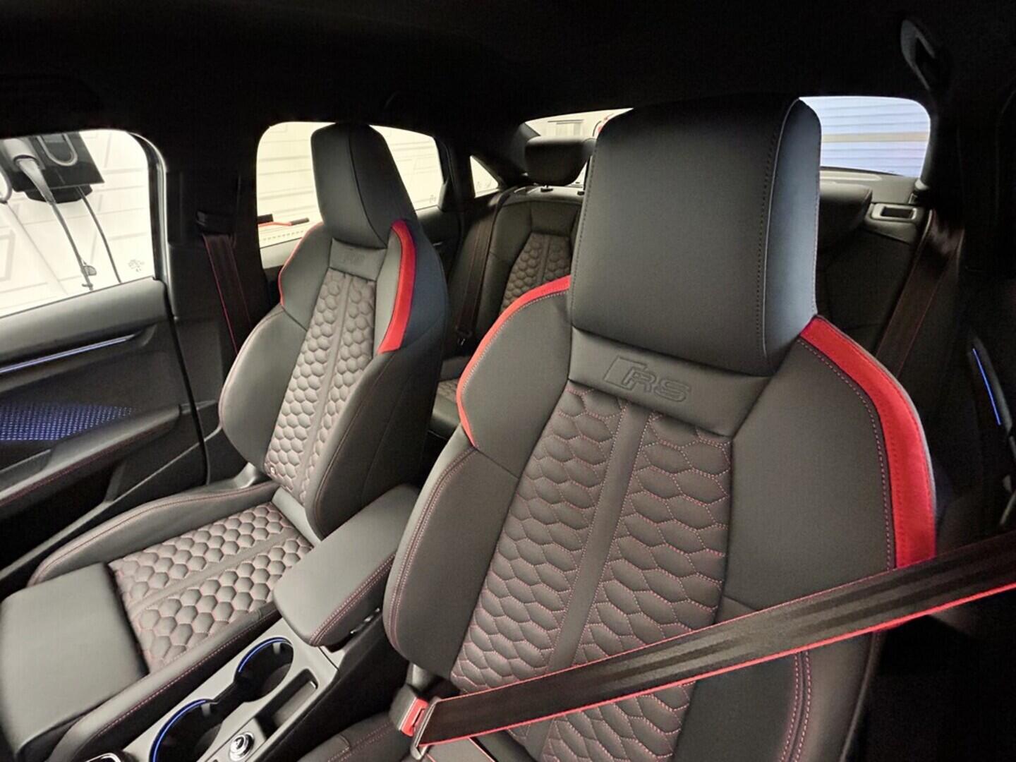 O131002419_27.webp_RS 3 Limuzína 2.5 TFSI 294 kW