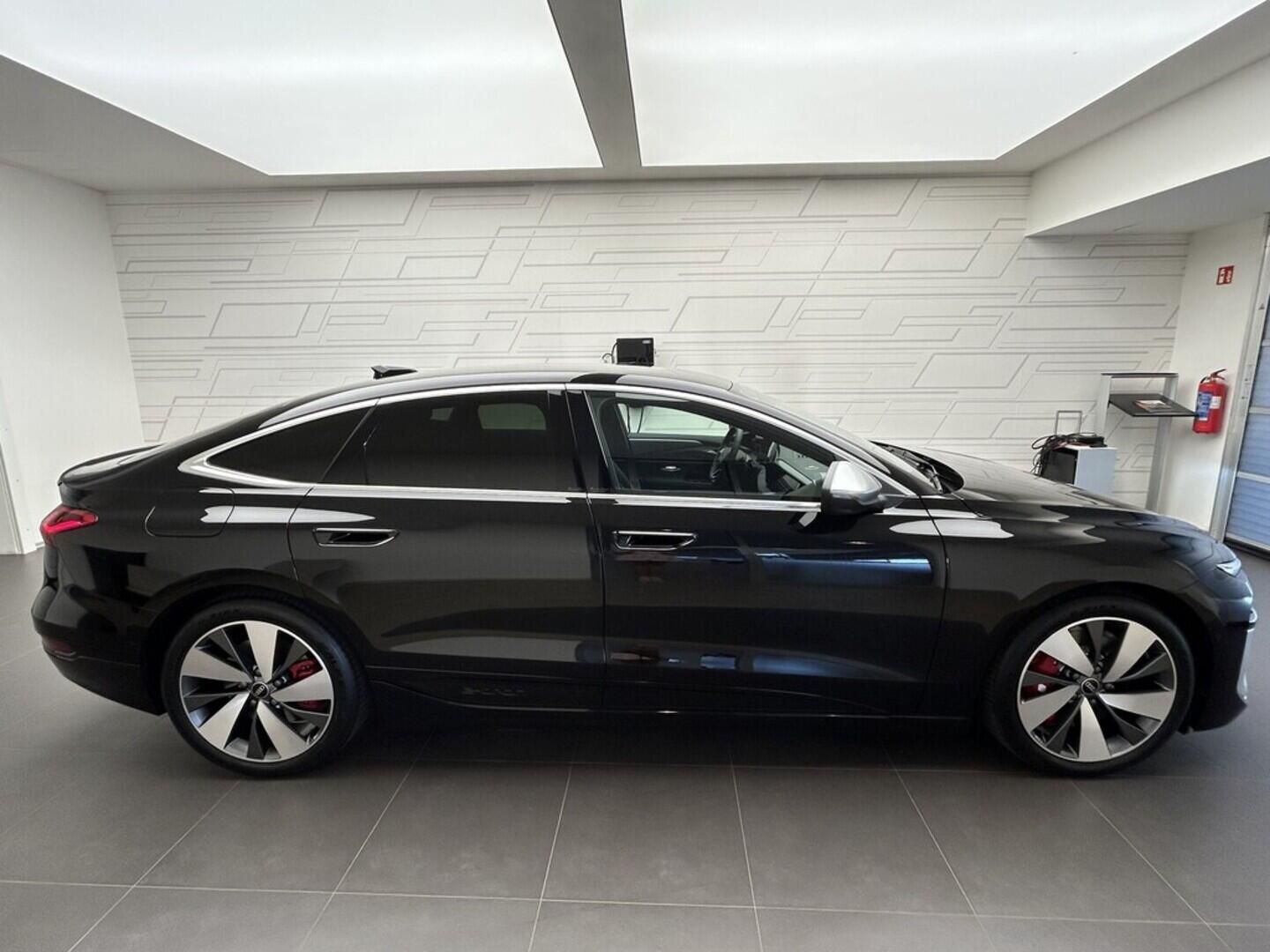 O131002431_13.webp_S6 Sportback etron   kW