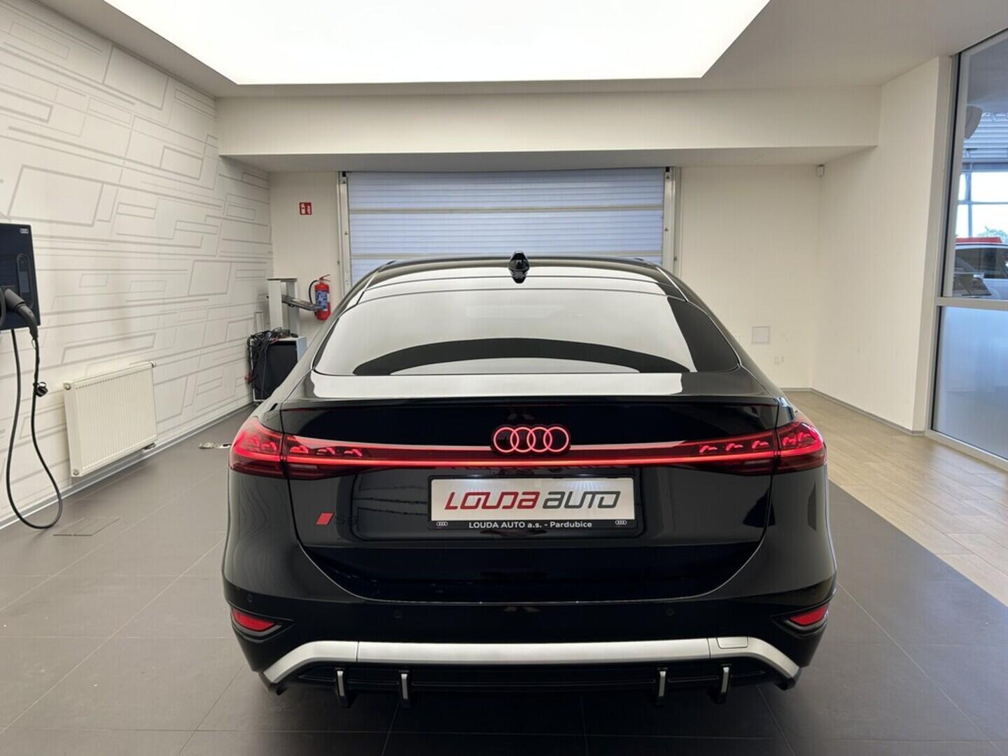 O131002431_15.webp_S6 Sportback etron   kW
