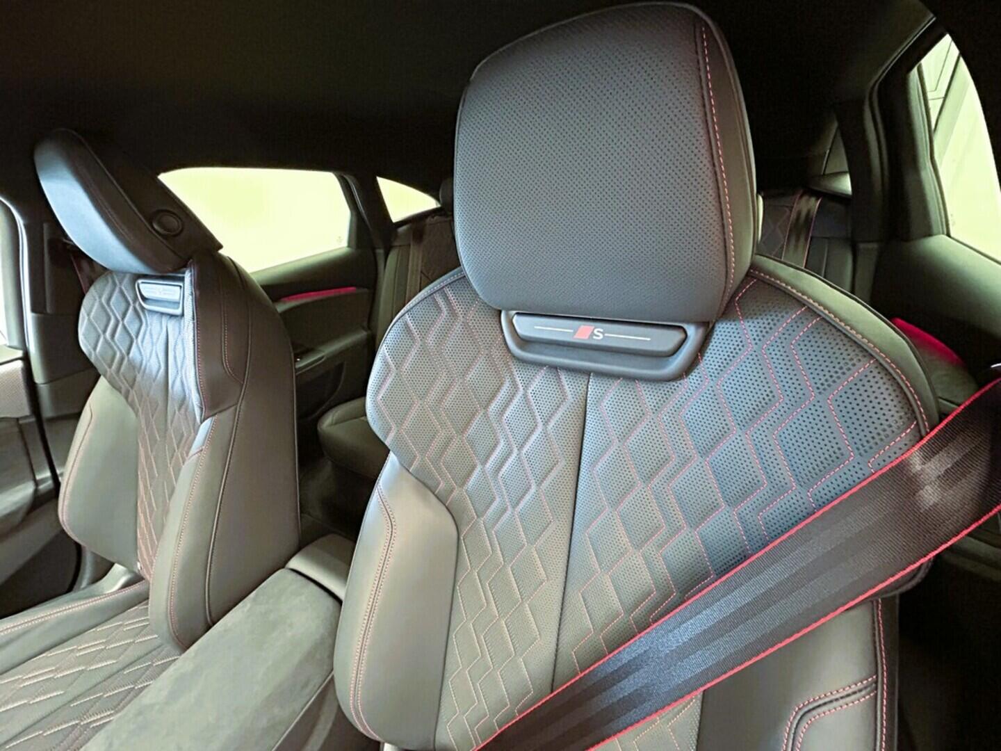 O131002431_22.webp_S6 Sportback etron   kW