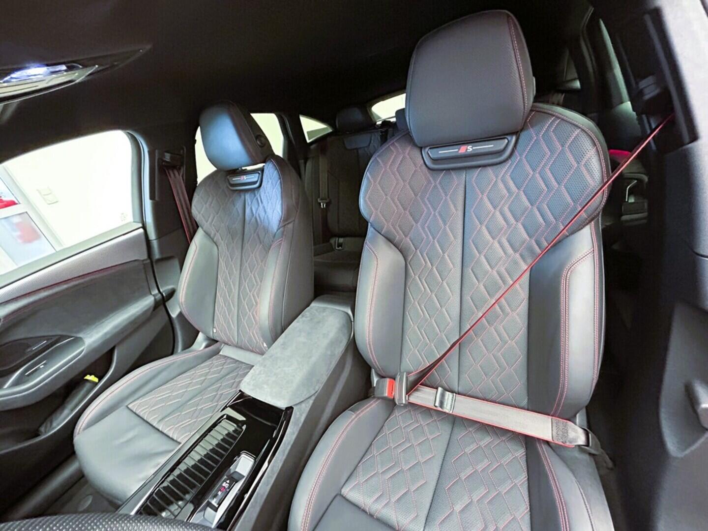 O131002431_23.webp_S6 Sportback etron   kW