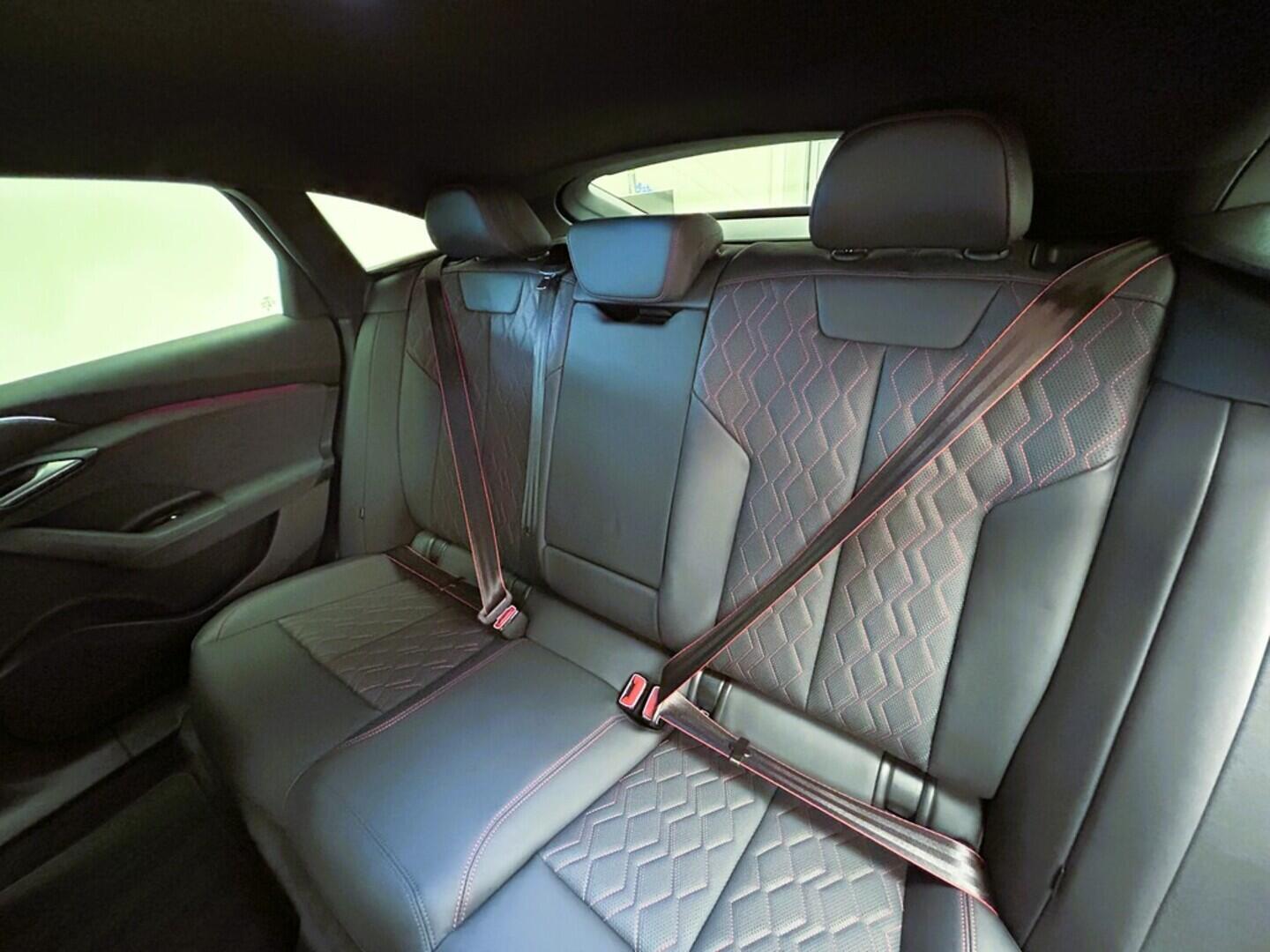 O131002431_24.webp_S6 Sportback etron   kW