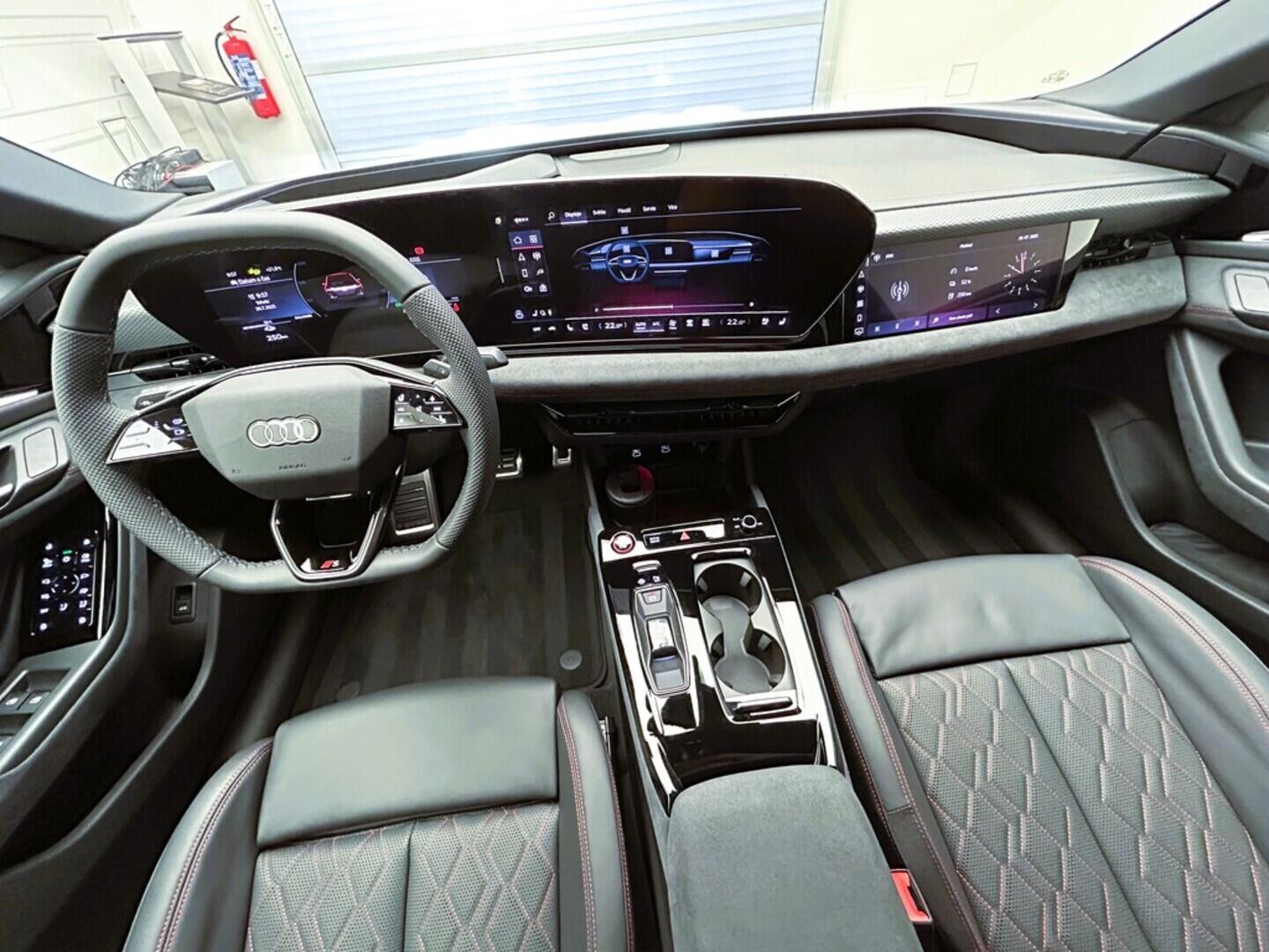 O131002431_28.webp_S6 Sportback etron   kW