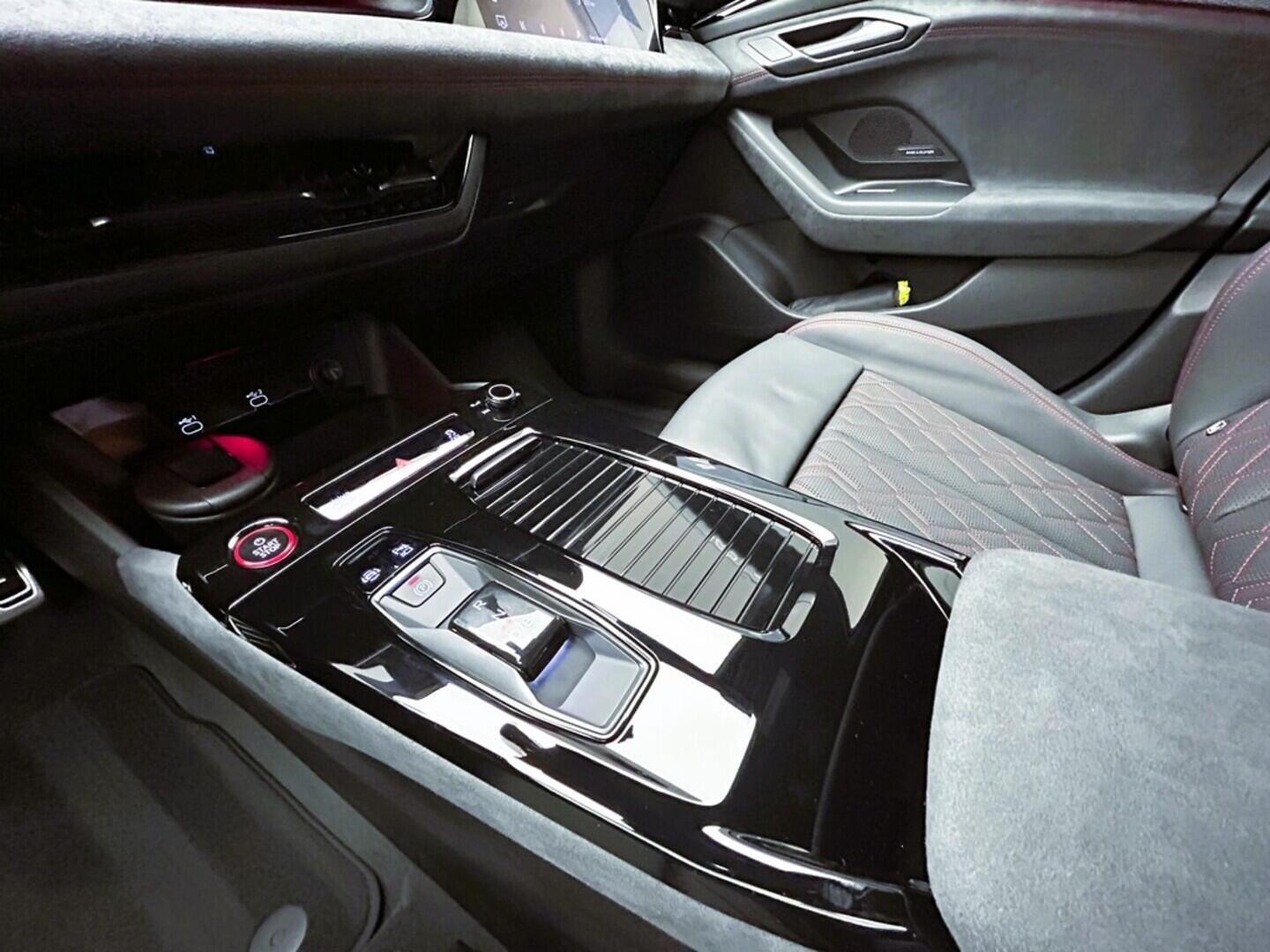 O131002431_31.webp_S6 Sportback etron   kW