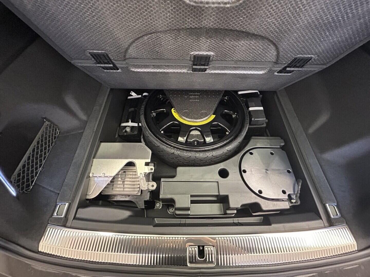 O131002447_16.webp_Q7 SUV S line TDI quattro 210 kW