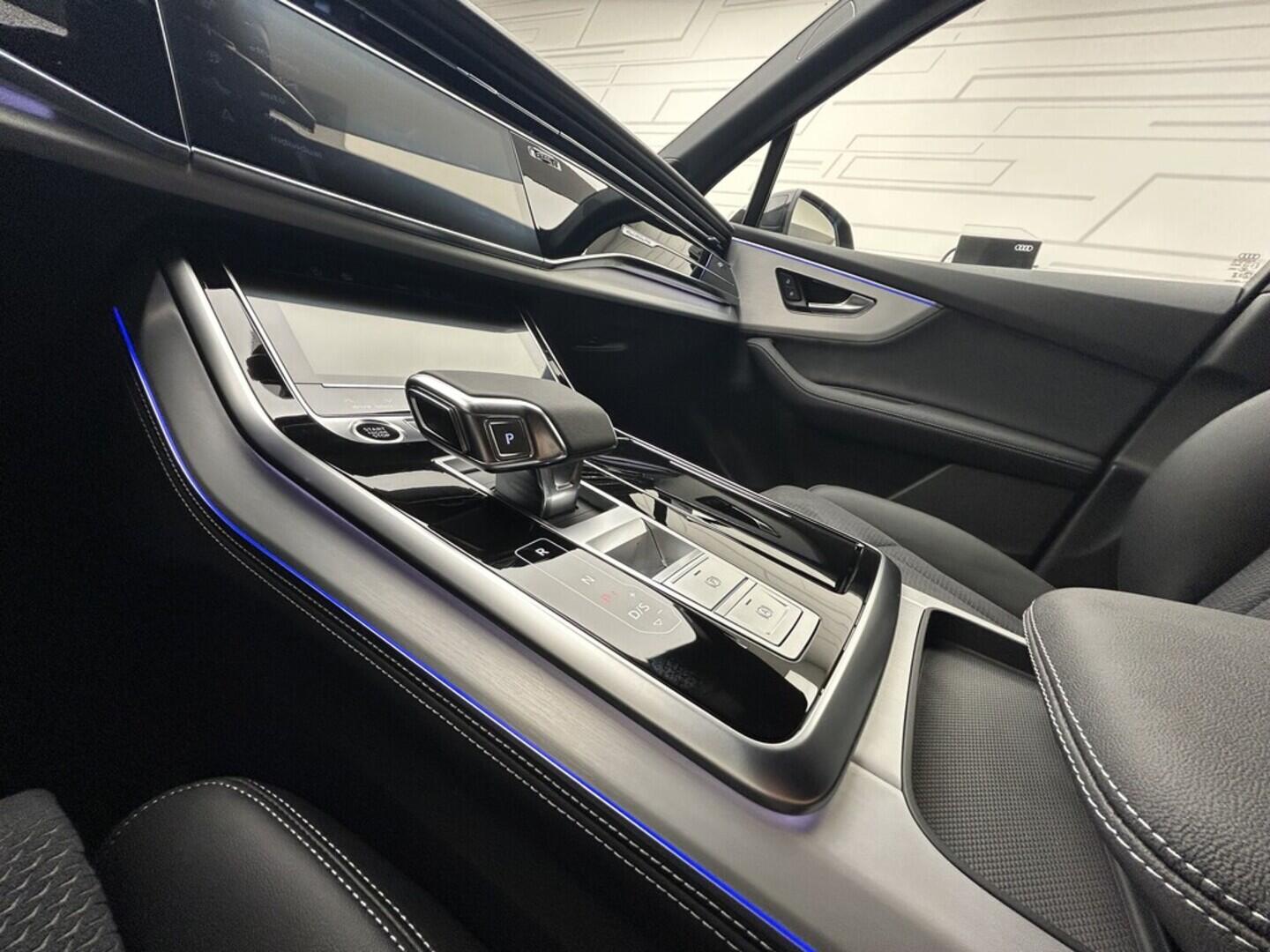 O131002447_23.webp_Q7 SUV S line TDI quattro 210 kW