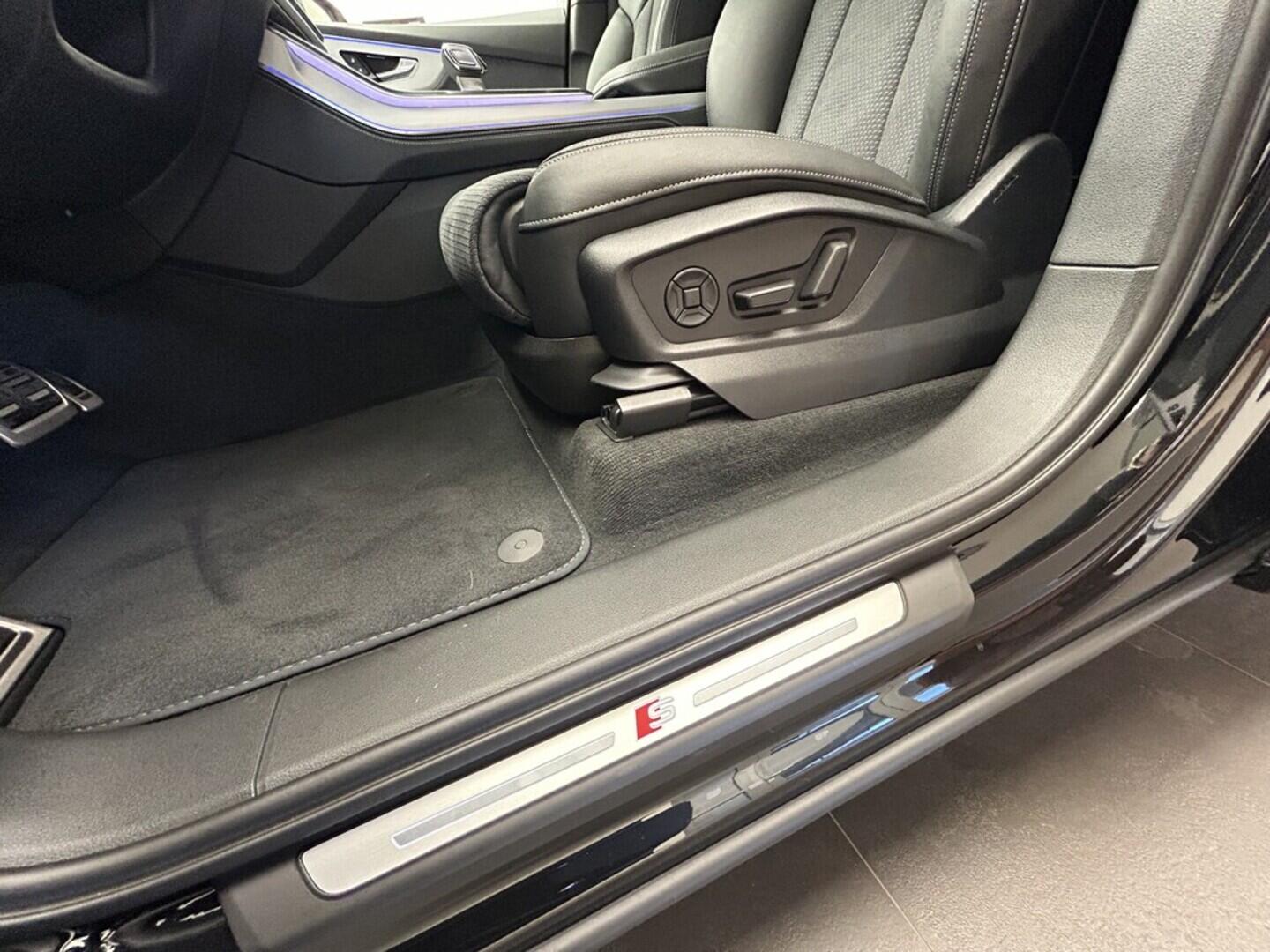 O131002447_26.webp_Q7 SUV S line TDI quattro 210 kW