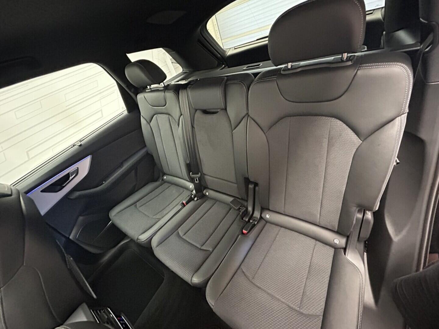 O131002447_27.webp_Q7 SUV S line TDI quattro 210 kW