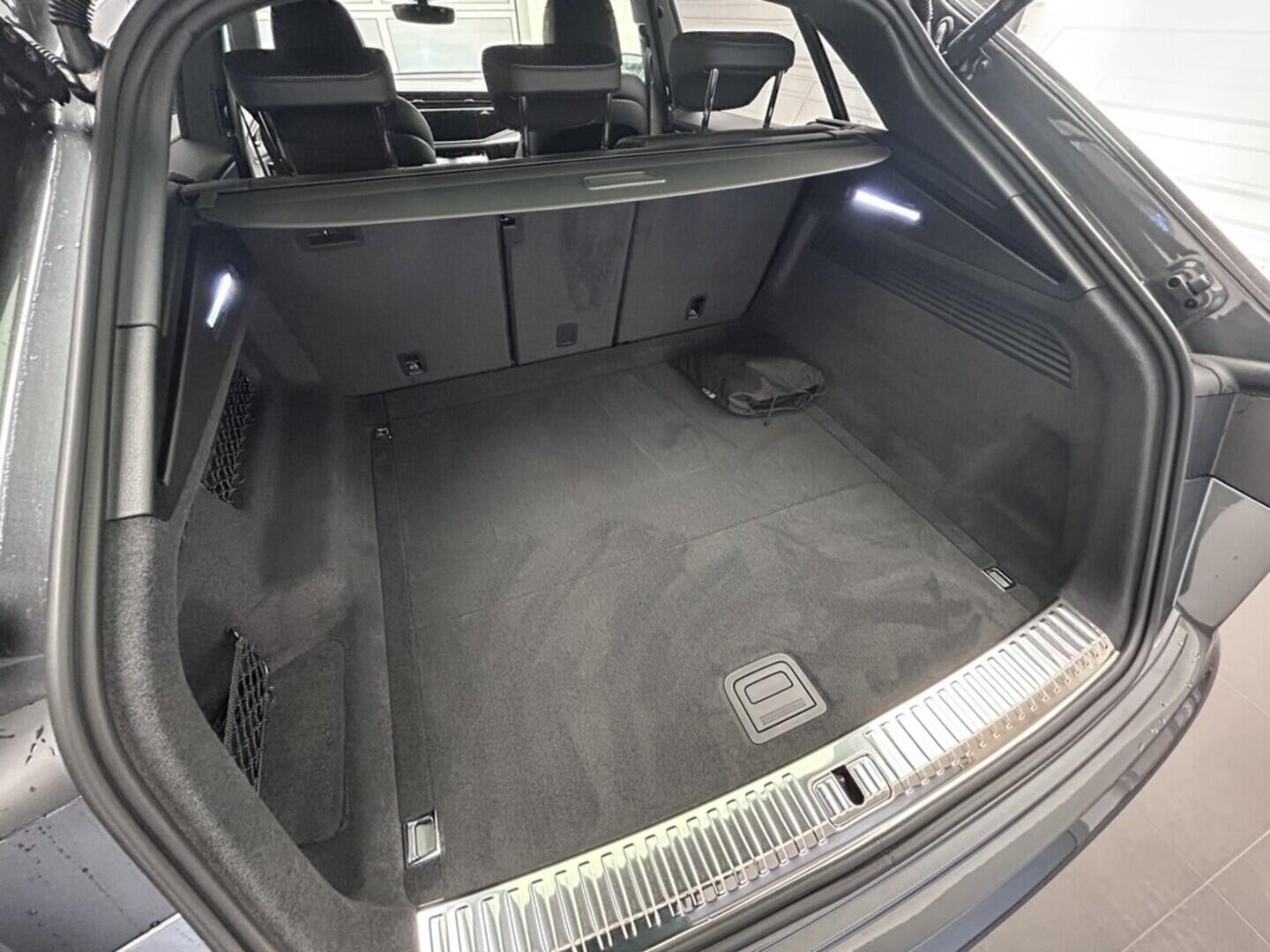 O131002453_16.webp_Q8 TDI quattro 210 kW