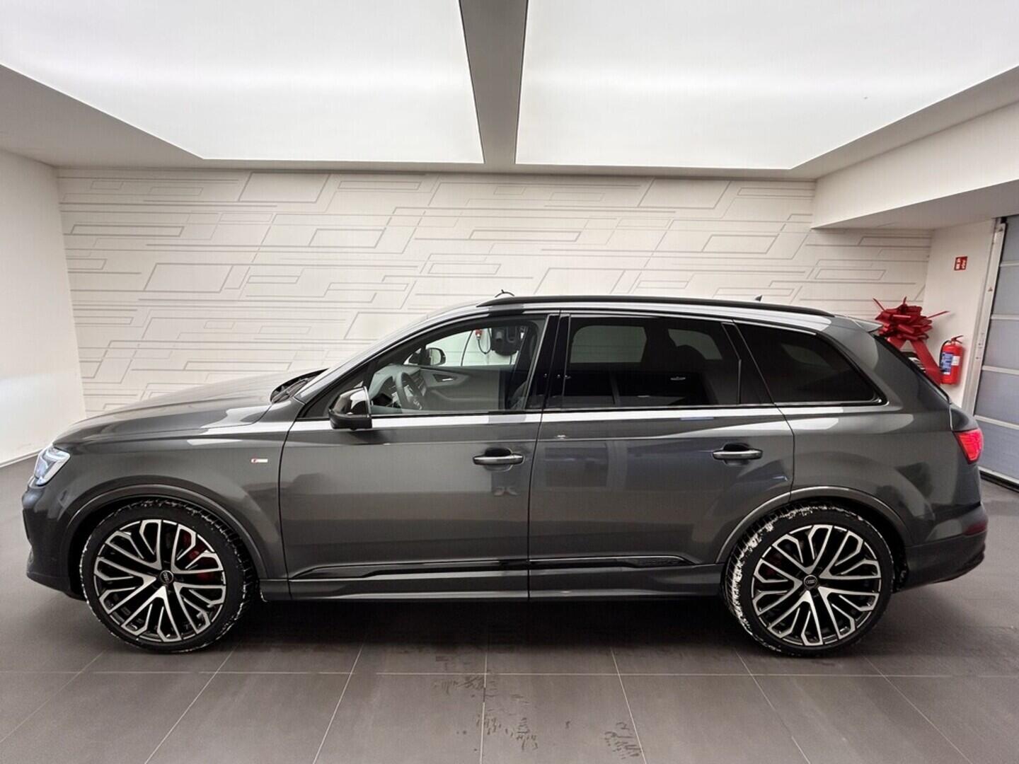 O131002459_12.webp_Q7 SUV S line TDI quattro 210 kW