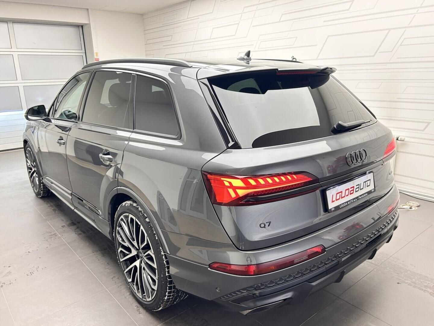 O131002459_13.webp_Q7 SUV S line TDI quattro 210 kW