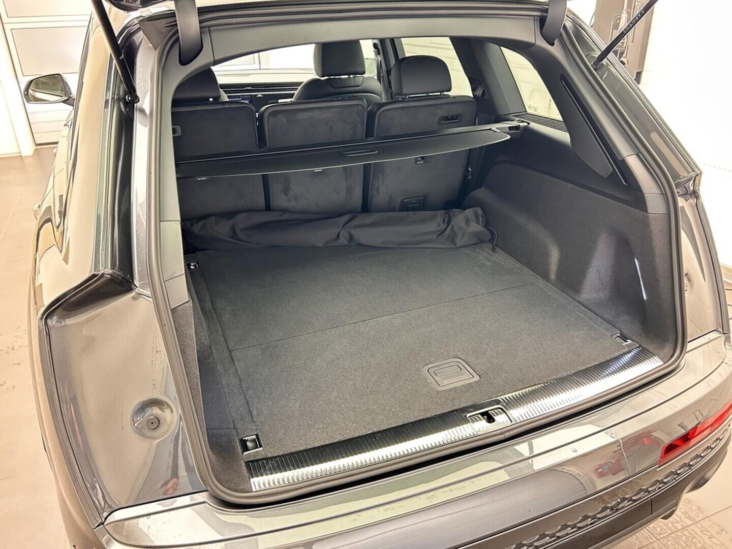 O131002459_16.webp_Q7 SUV S line TDI quattro 210 kW