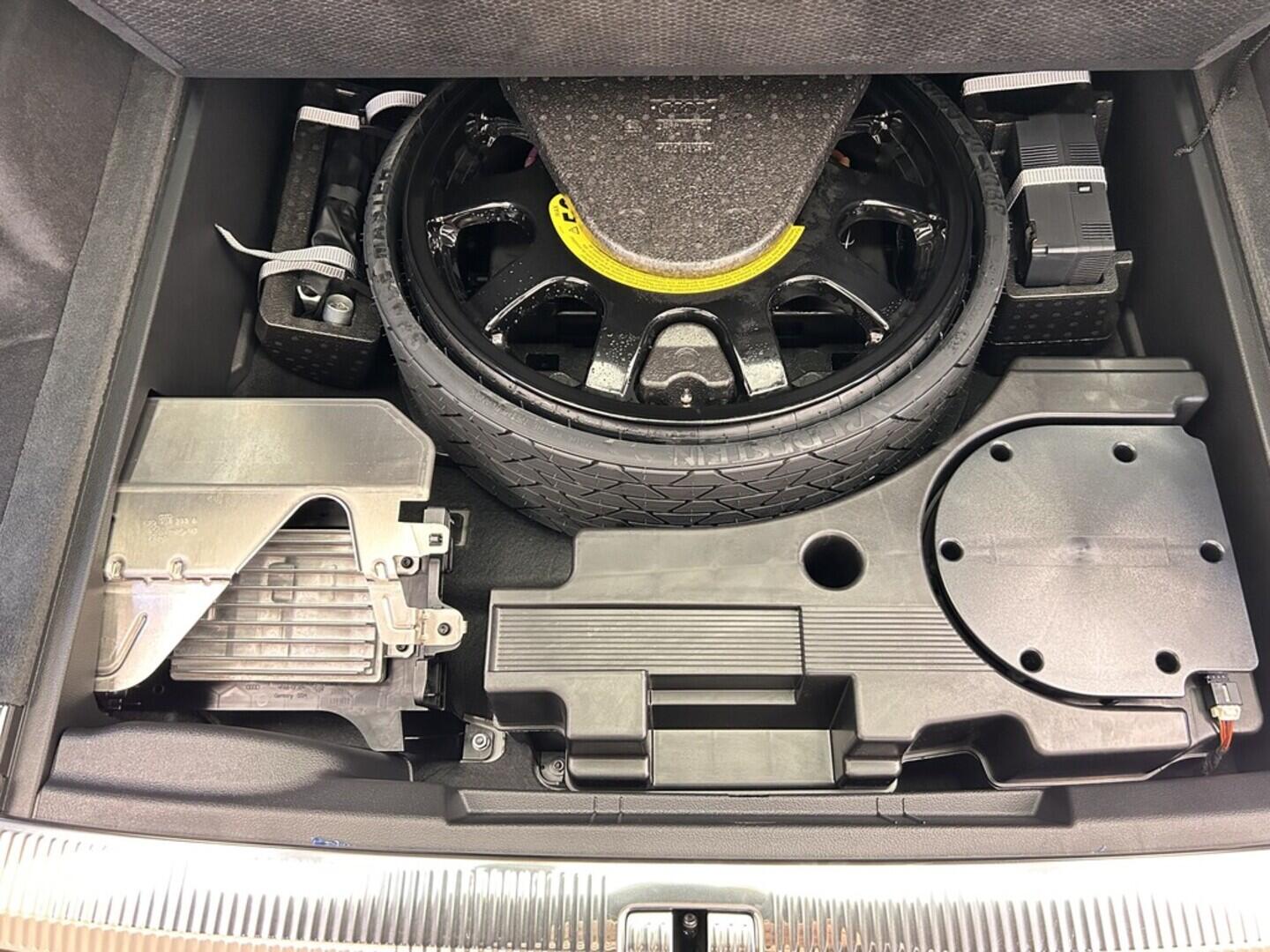 O131002459_17.webp_Q7 SUV S line TDI quattro 210 kW