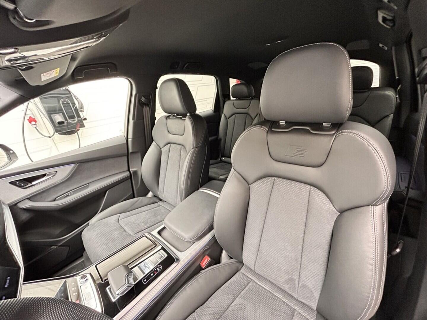 O131002459_19.webp_Q7 SUV S line TDI quattro 210 kW
