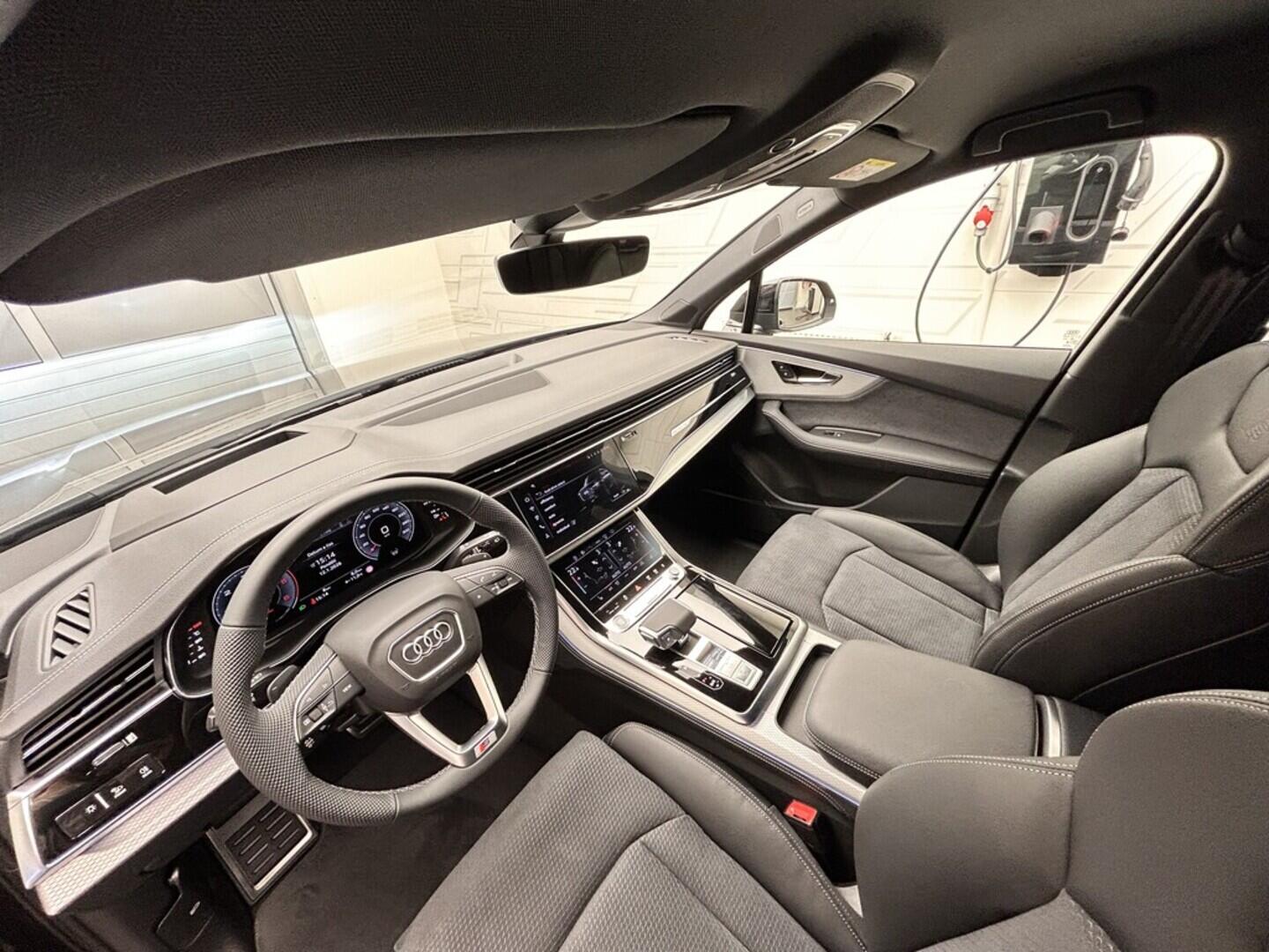 O131002459_22.webp_Q7 SUV S line TDI quattro 210 kW