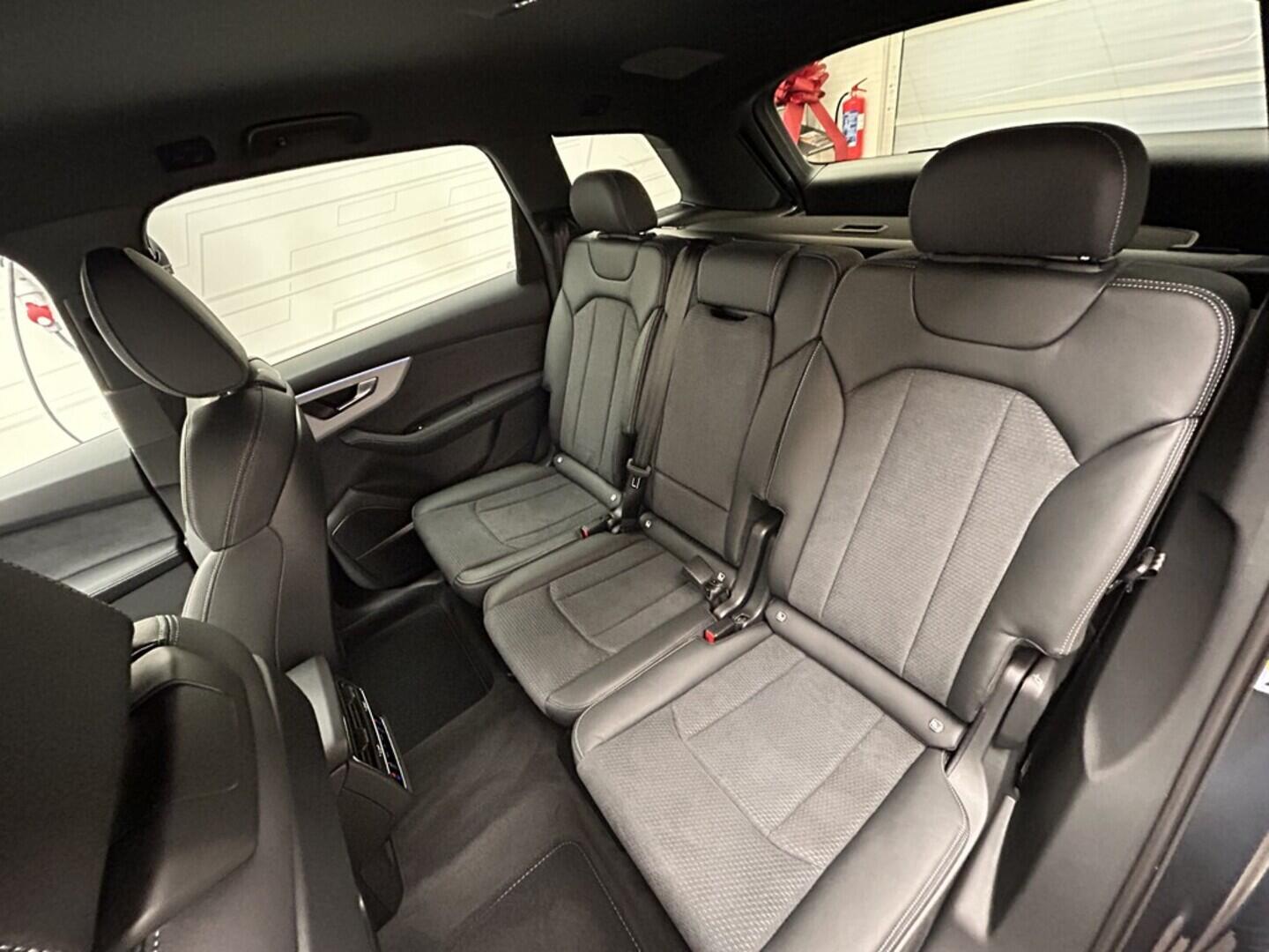 O131002459_27.webp_Q7 SUV S line TDI quattro 210 kW