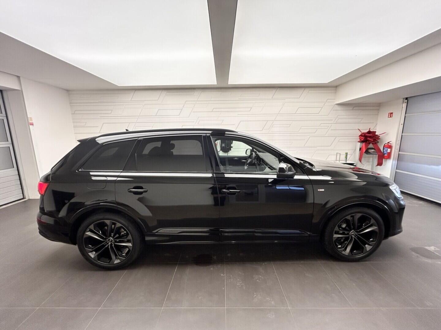 O131002481_12.webp_Q7 SUV S line TDI quattro 210 kW