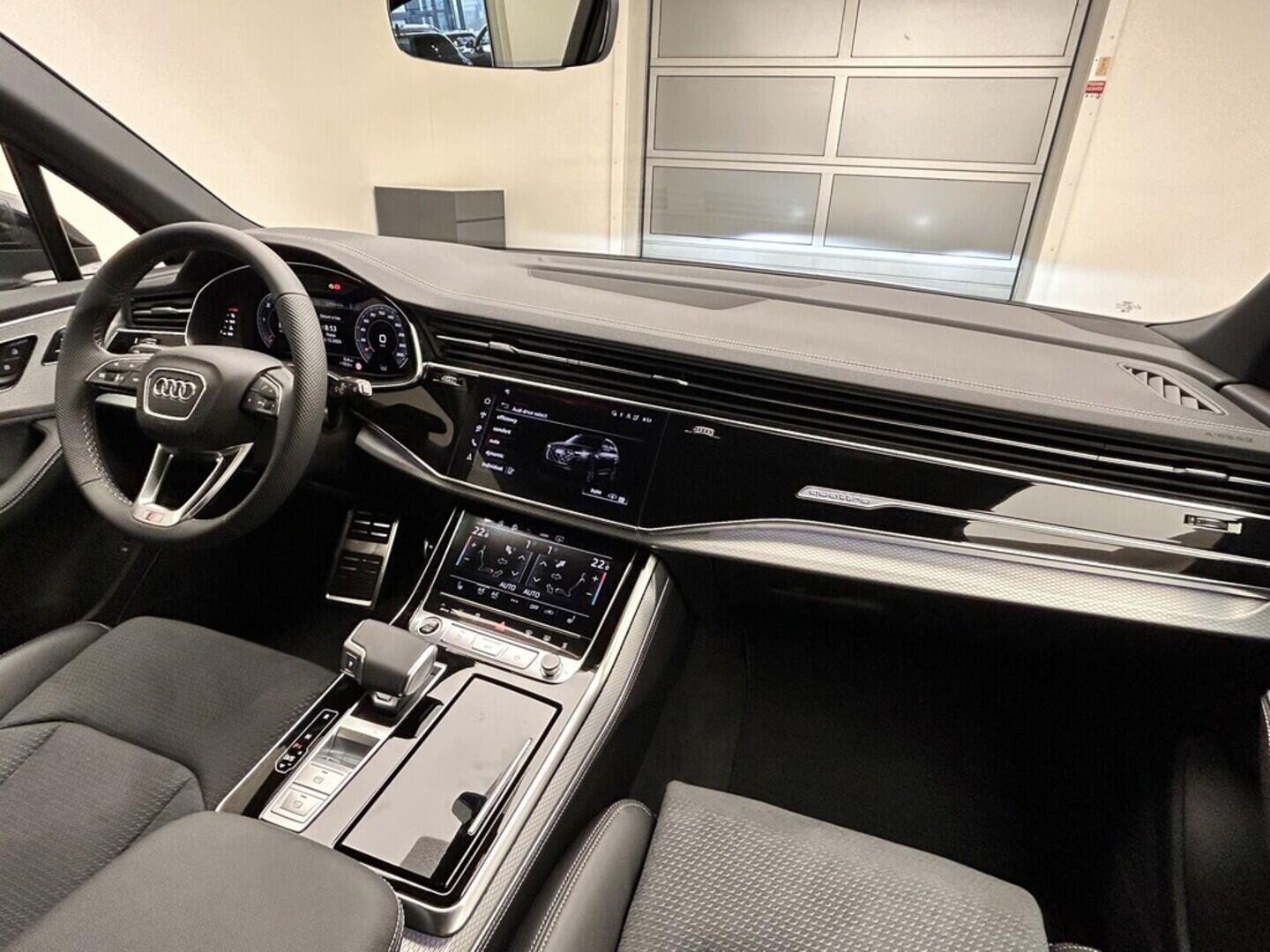 O131002481_21.webp_Q7 SUV S line TDI quattro 210 kW