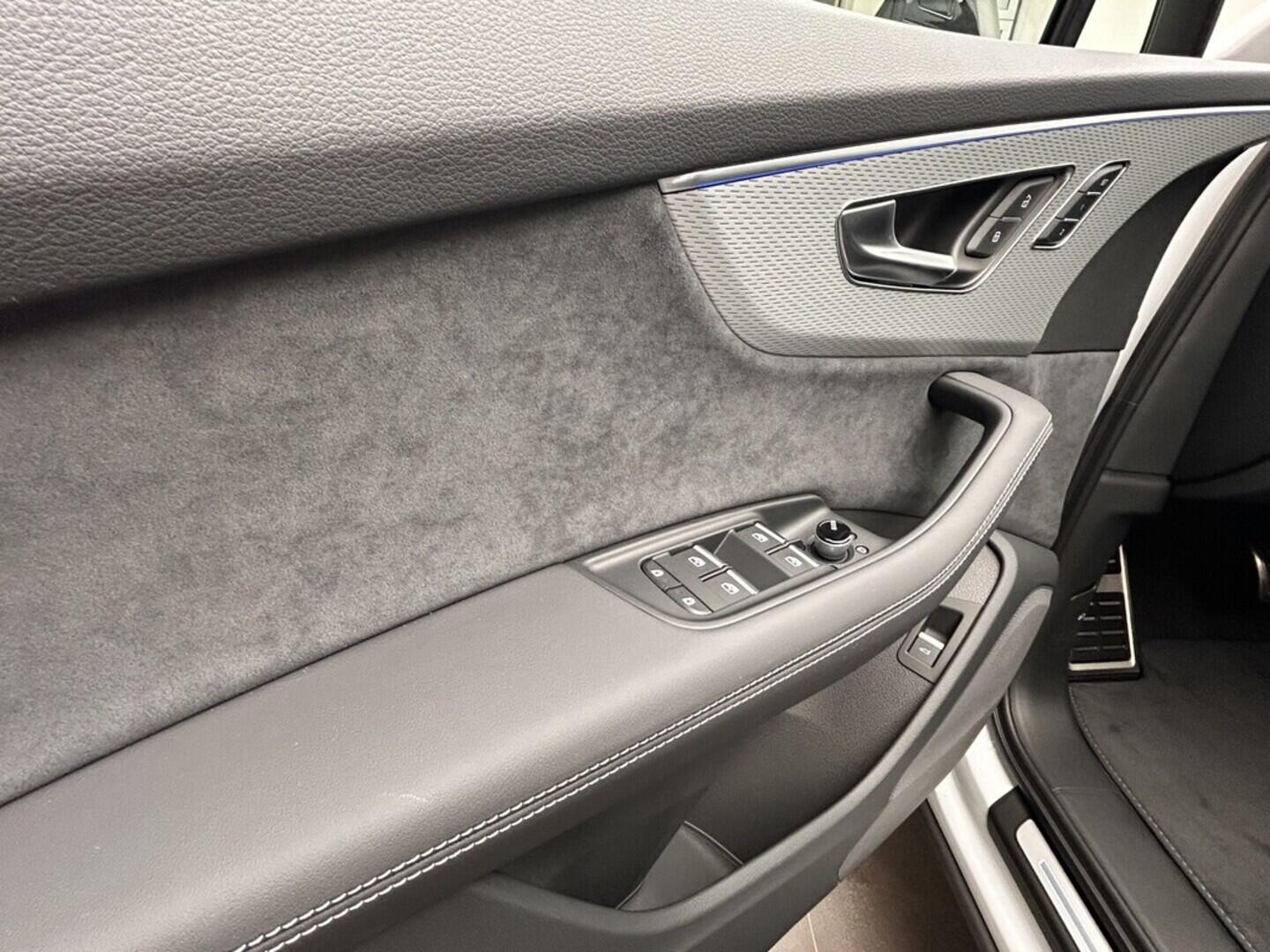 O131002481_26.webp_Q7 SUV S line TDI quattro 210 kW