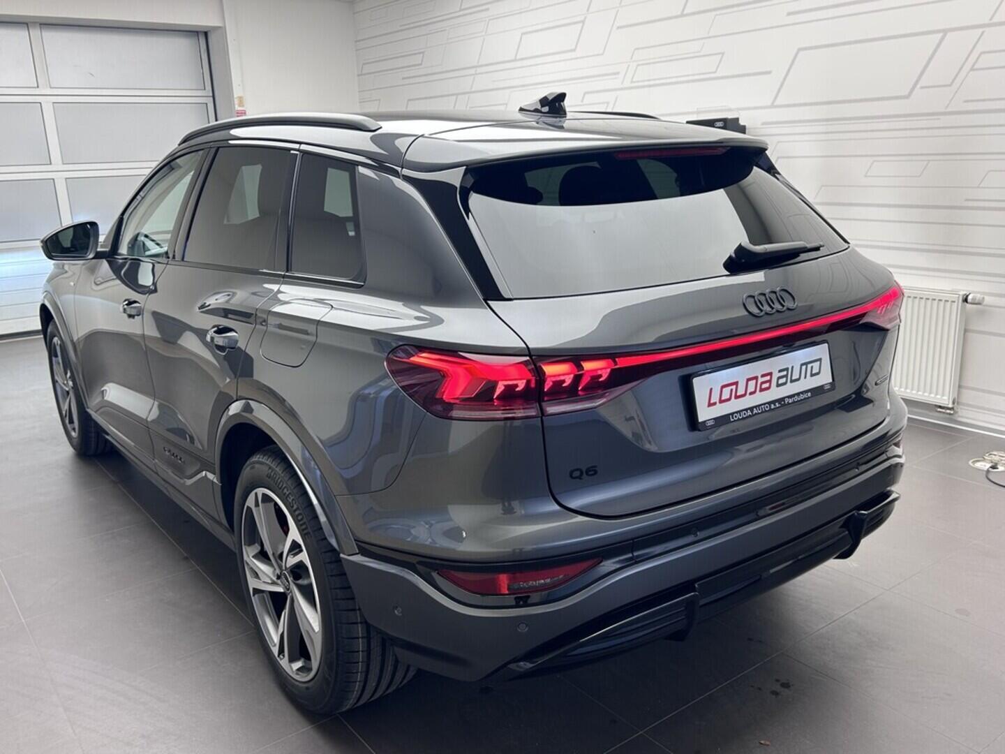 O131002488_13.webp_Q6 e-tron SUV quattro  285 kW