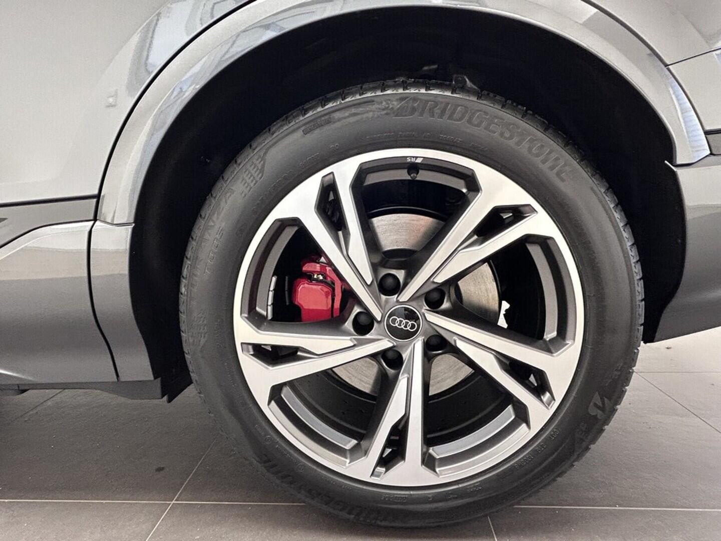 O131002488_17.webp_Q6 e-tron SUV quattro  285 kW