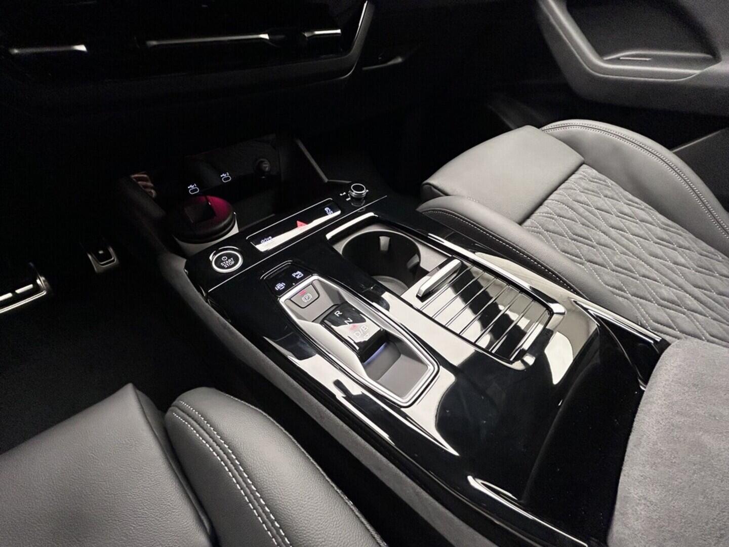 O131002488_25.webp_Q6 e-tron SUV quattro  285 kW