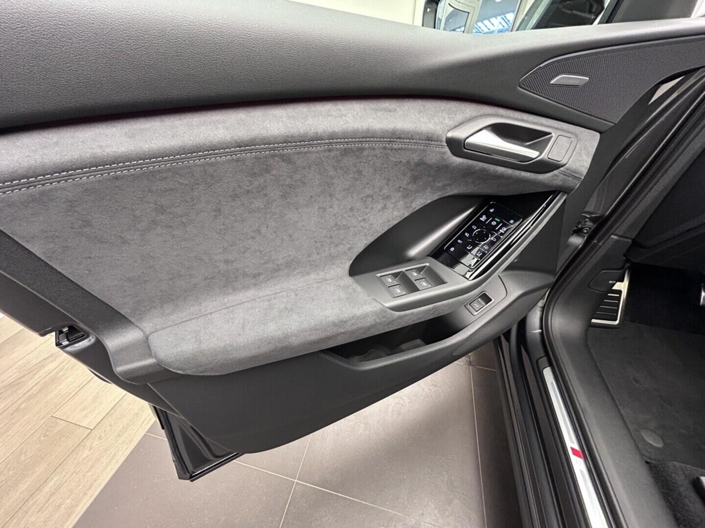 O131002488_27.webp_Q6 e-tron SUV quattro  285 kW