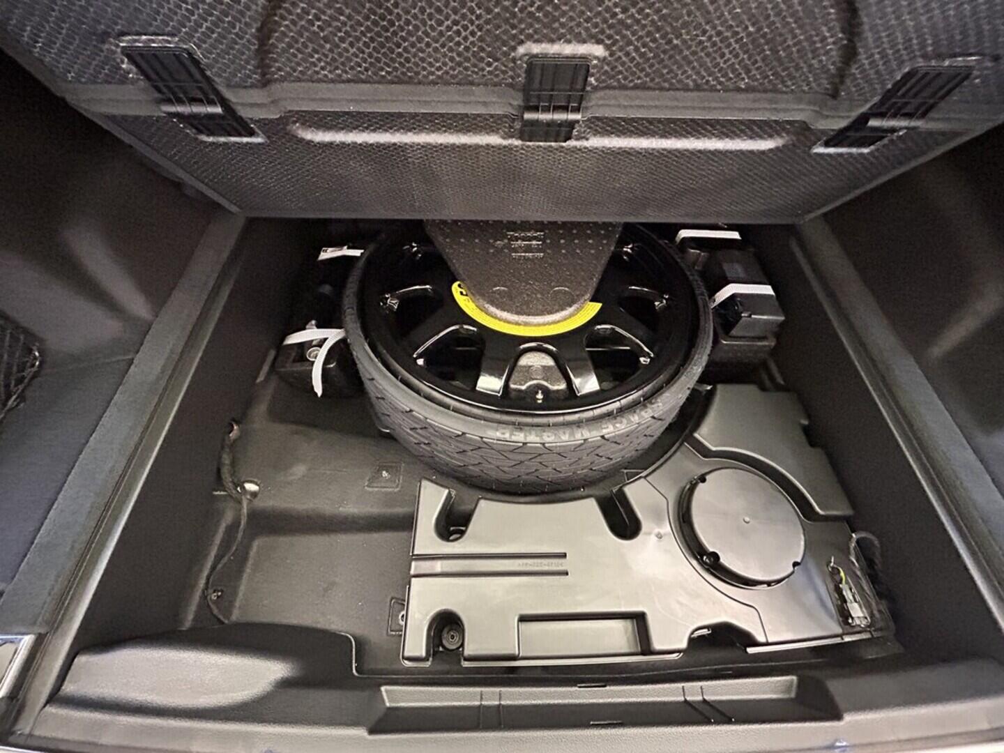 O131002494_16.webp_Q7 SUV S line TDI quattro 210 kW