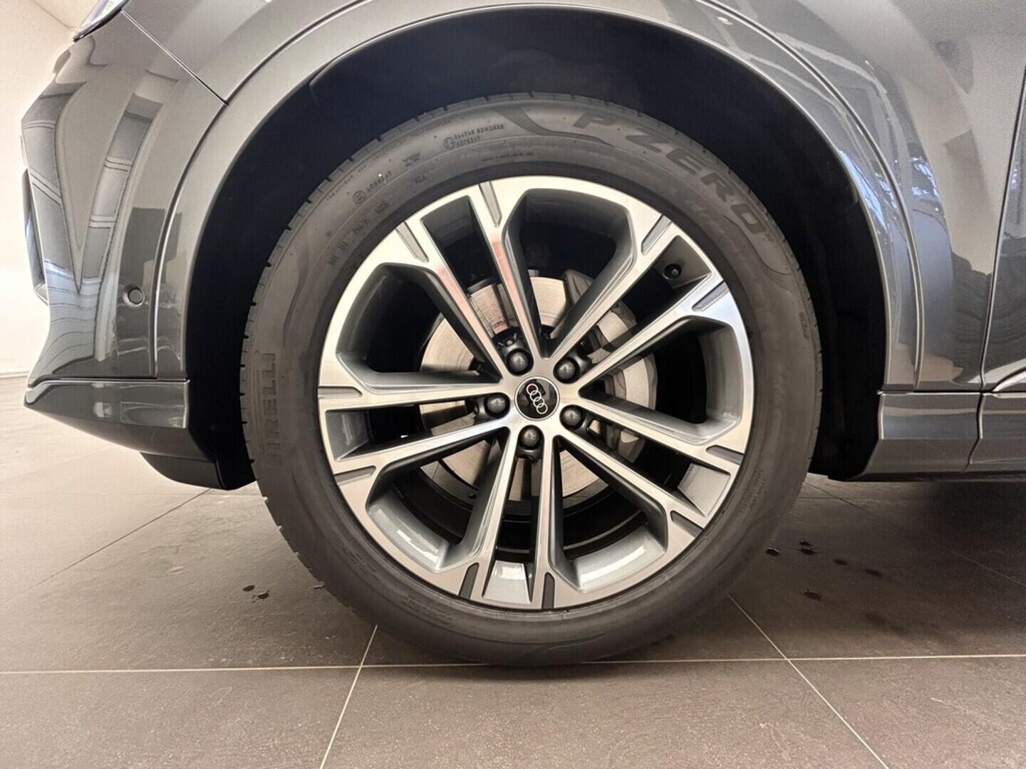 O131002494_17.webp_Q7 SUV S line TDI quattro 210 kW