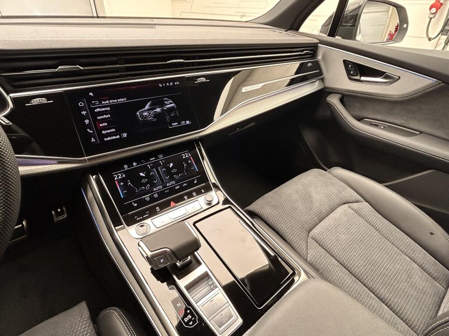 O131002494_23.webp_Q7 SUV S line TDI quattro 210 kW