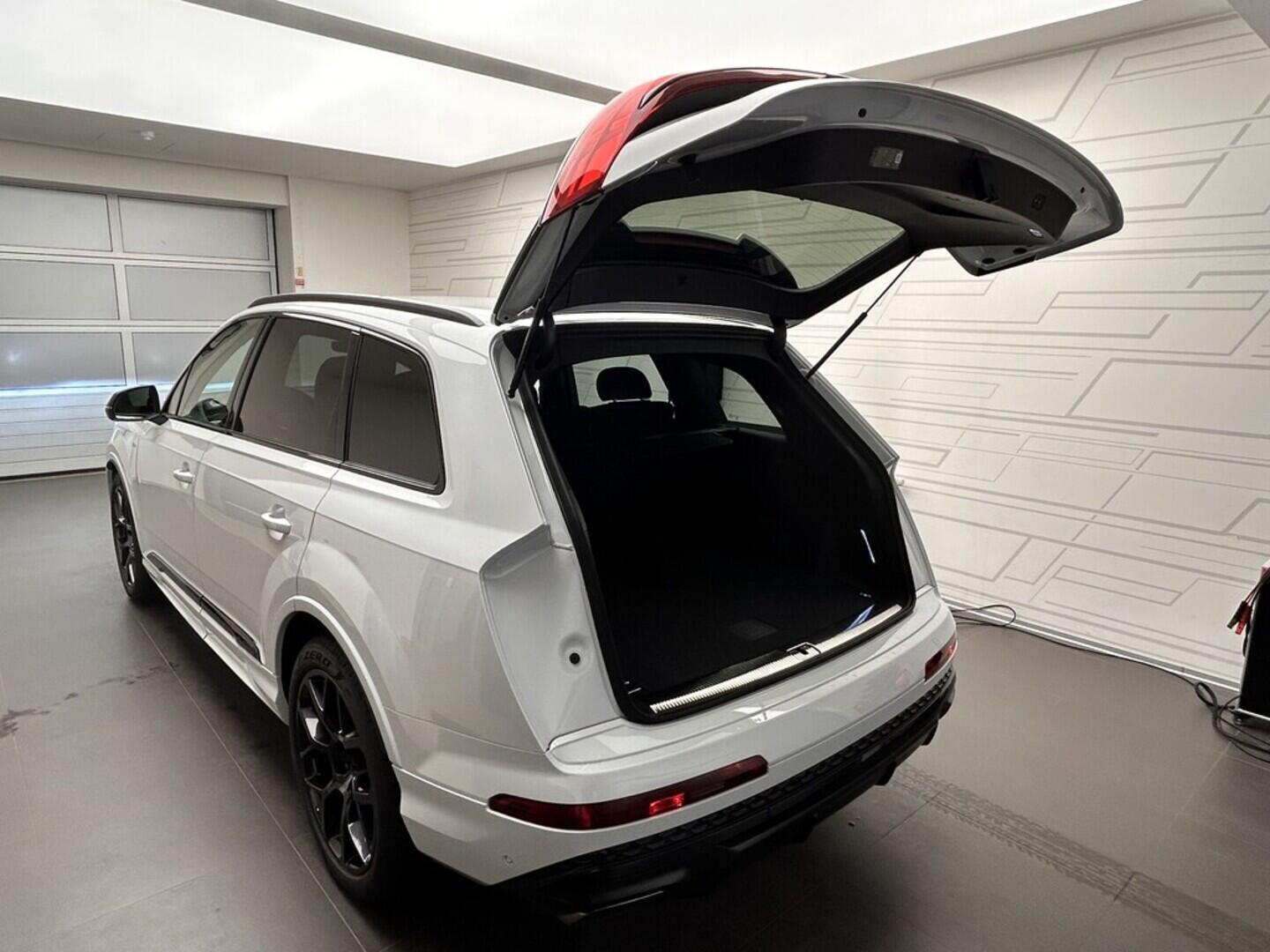 O131002495_15.webp_Q7 SUV S line TDI quattro 210 kW